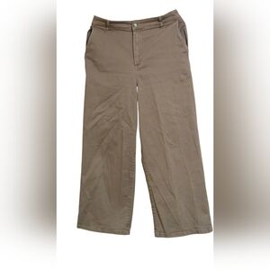 Pants. Cropped. Nana. Made In Italy. Super Soft. Office. Date Night. School.